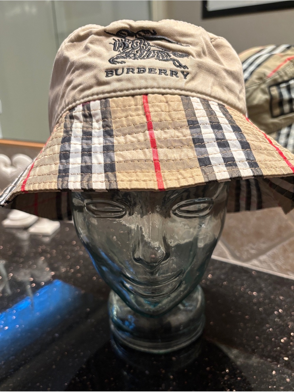 Burberry London Classic Vintage Check Bucket Hat with Embroidered Logo - Picture 2 of 12